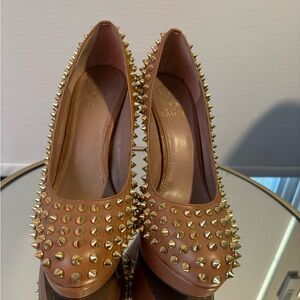 Vince Camuto leather beige spiked heels - 8